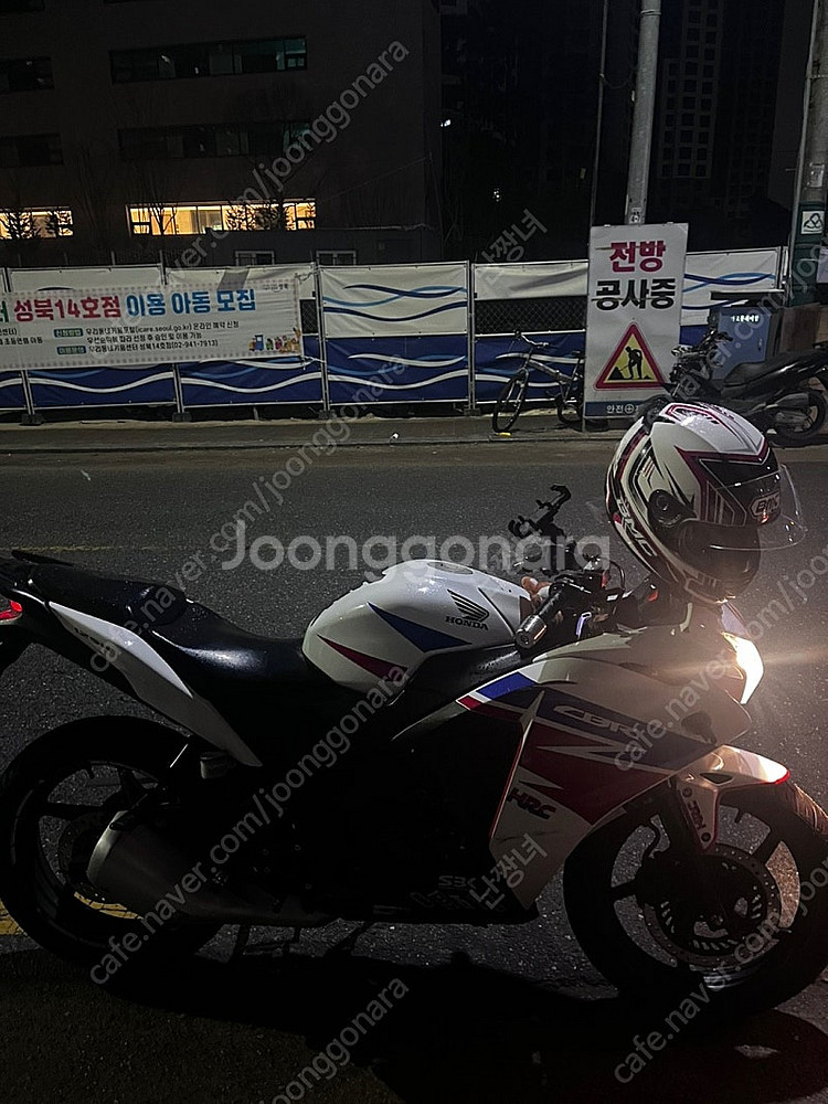 CBR 125R--1