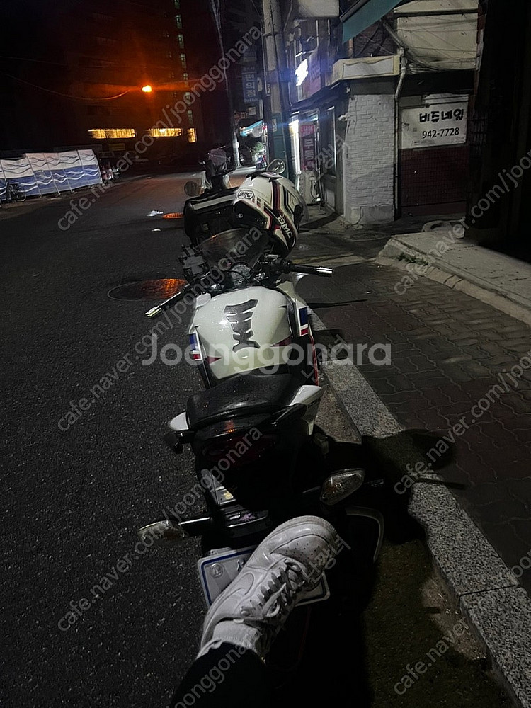 CBR 125R--2