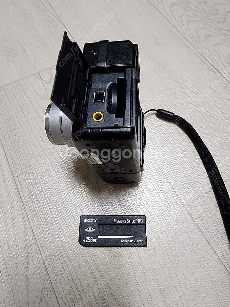 레트로 소니 Cyber-shot DSC-W12 판매합니다. 생산 20년 지남. 정상작동 8만원 택포--6