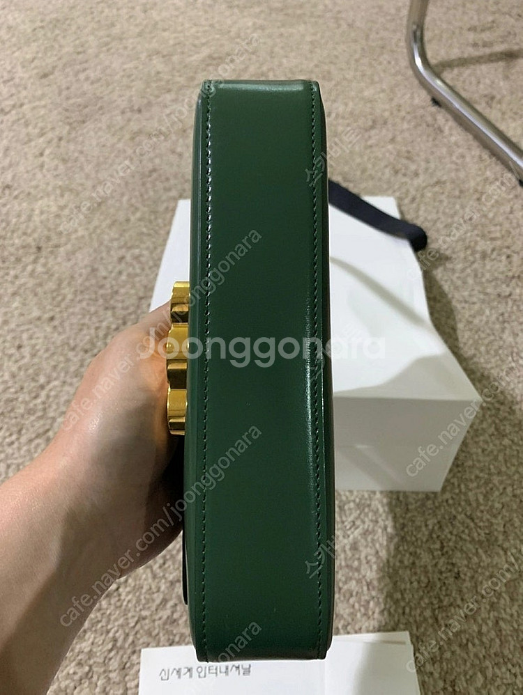 셀린느 트리오페 샤이니 카프스킨 숄더백 포레스트 그린 ...--7