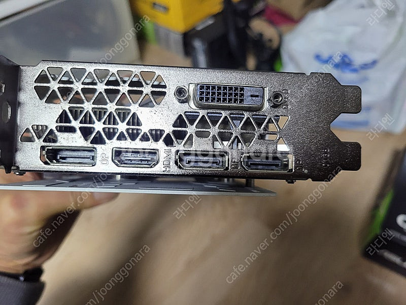 Gtx 1070 개간지 화이트 그래픽카드 팝니다--2