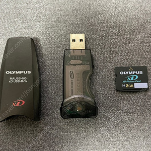 올림푸스 xD 2GB 메모리카드 (H타입) + 올림푸스 USB 리더기 (MAUSB-100) 일괄 판매합니다