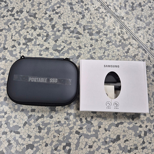 삼성정품 Portable SSD T7 Shield외장형4TB 미사용품 파우치까지 전부 새상품