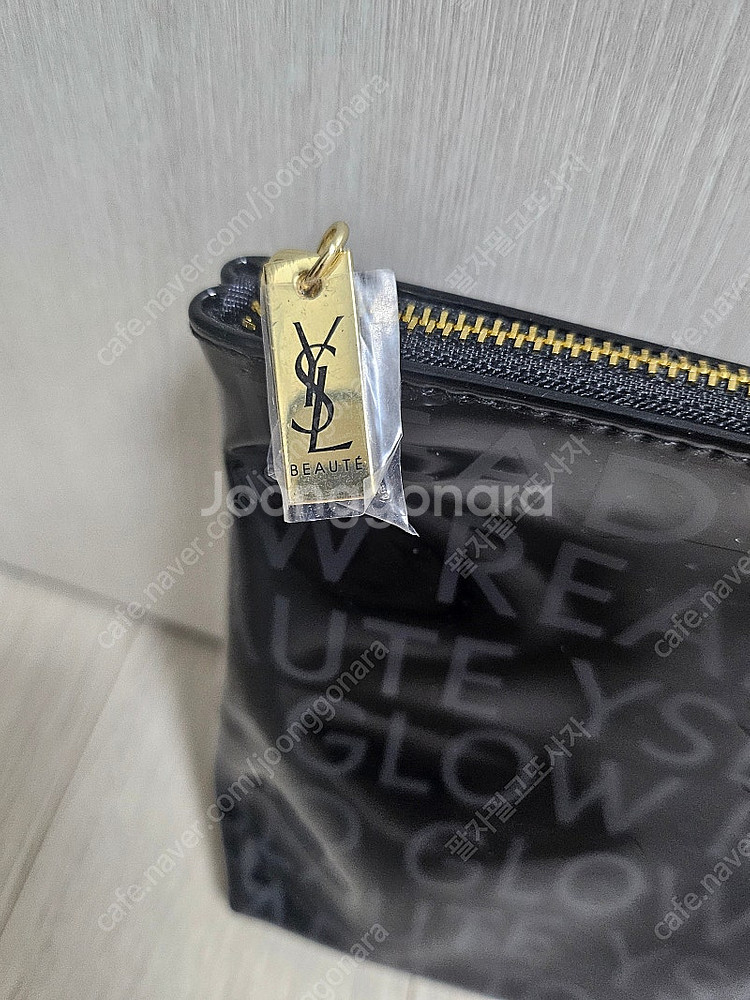 정품) 새상품 입생로랑 블랙 애나멜 파우치 (코스메틱)--1