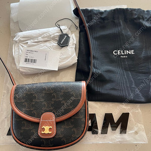 셀린느 미니 베사체 Celine Mini Besace in Triomphe Canvas and Calfskin Tan