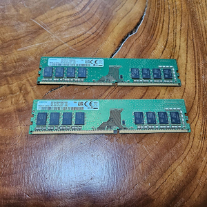 DDR4 8G PC2400 2개 일괄 판매합니다.