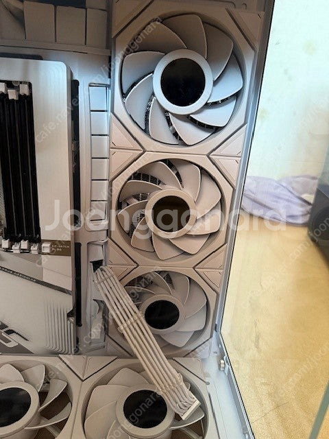 라이젠 9800x3d 화이트 반본체 판매합니다.--0