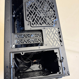 Fractal Design Define 7 Nano Light 강화유리(Black) 판매합니다.