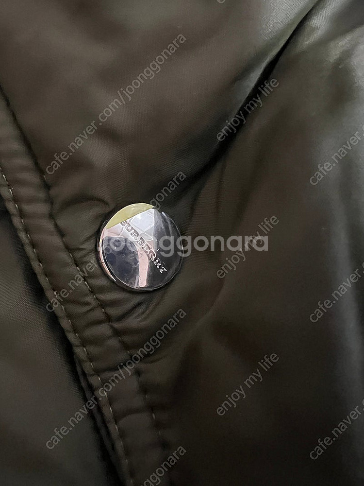 버버리 달머트 패딩 카키 xs--4