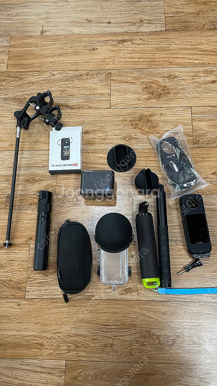 인스타360 X4 급처 (셀피스틱 추가배터리3개 다이브...--0