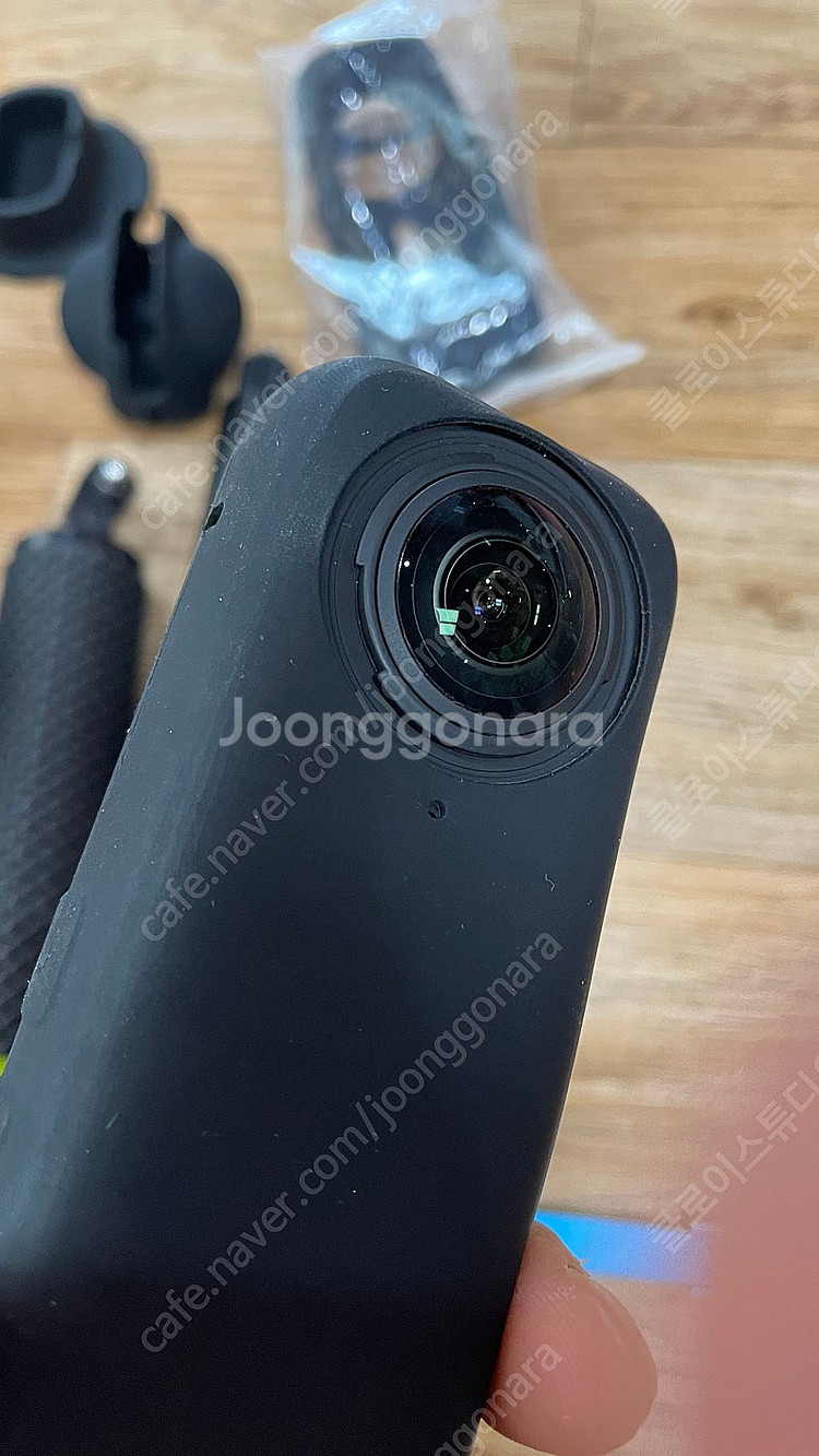 인스타360 X4 급처 (셀피스틱 추가배터리3개 다이브...--2