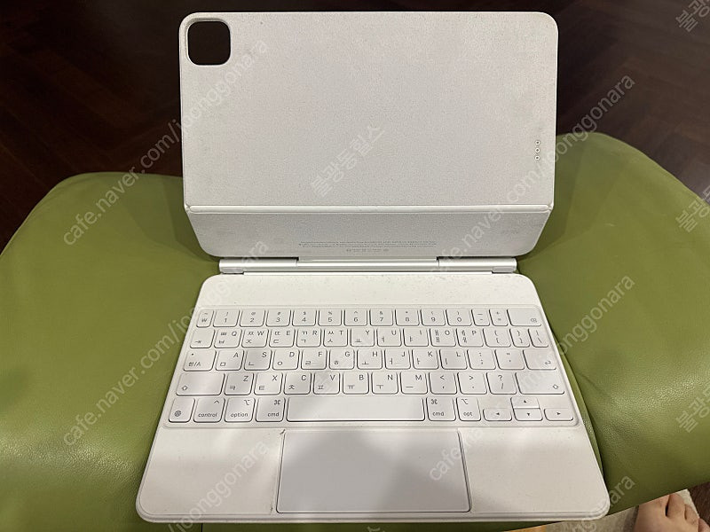 아이패드 프로 (11인치, M1, 512, 셀룰러, 매직키보드 흰색 정품 포함) 판매 합니다. 이미지