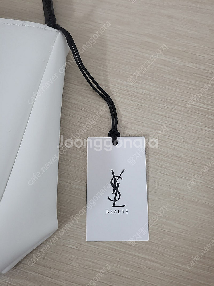 정품) 새상품 입생로랑 화이트 손잡이 파우치 (코스메틱--2
