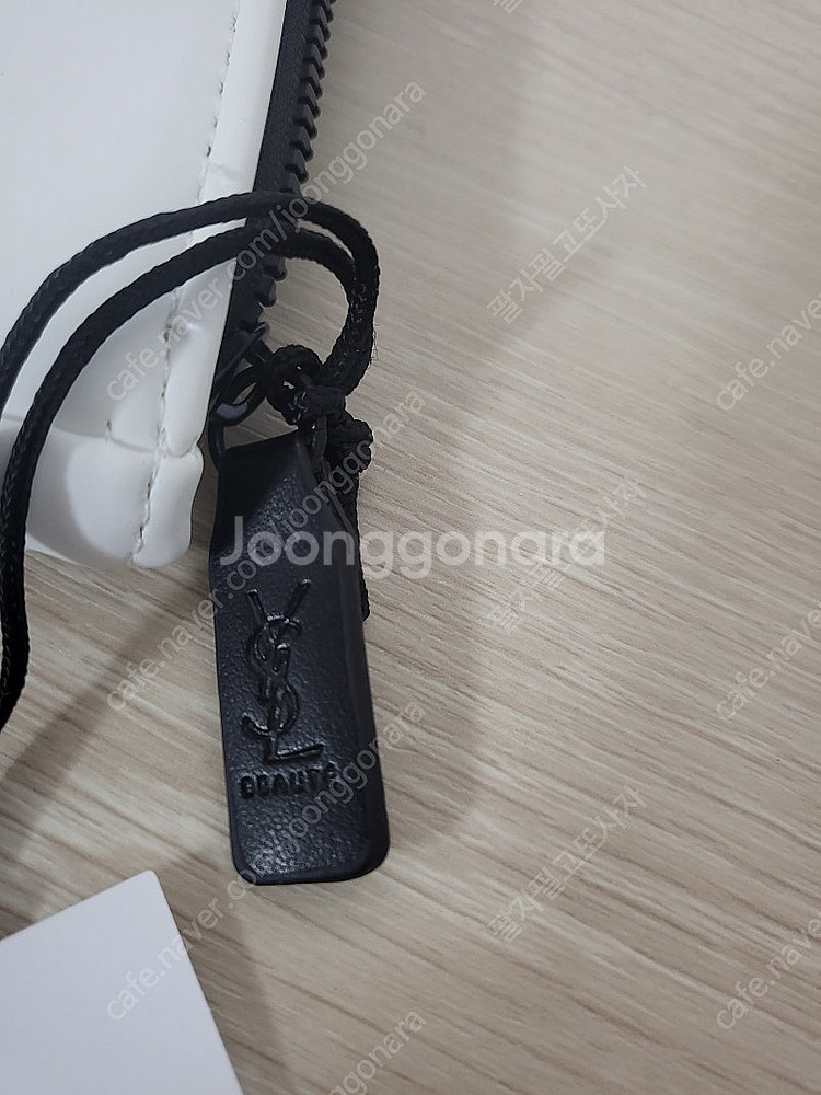 정품) 새상품 입생로랑 화이트 손잡이 파우치 (코스메틱--3