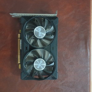 이엠텍 GTX 1650 4G + 기가바이트 RX 580 4G