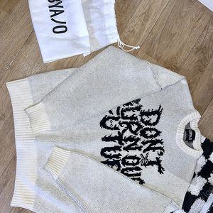 아조바이아조 니트 아이보리 M사이즈 DBOF Wool Knit Sweater [IVORY]