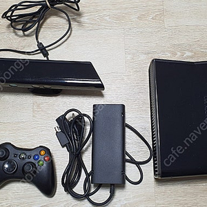 XBOX360S(엑스박스360) 신형S 키넥트셋 1테라 (레트로아크 10개기종 6000개 풀세팅) 판매합니다.