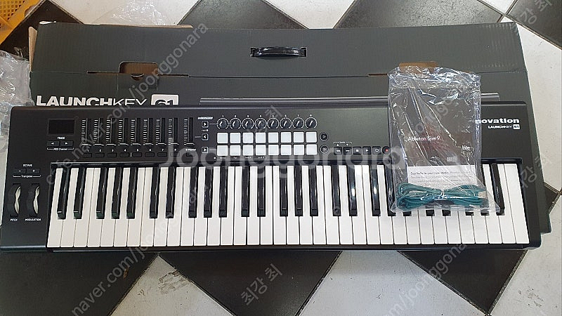 노베이션 런치키 61 mk2 + 스탠드 판매합니다 No...--0