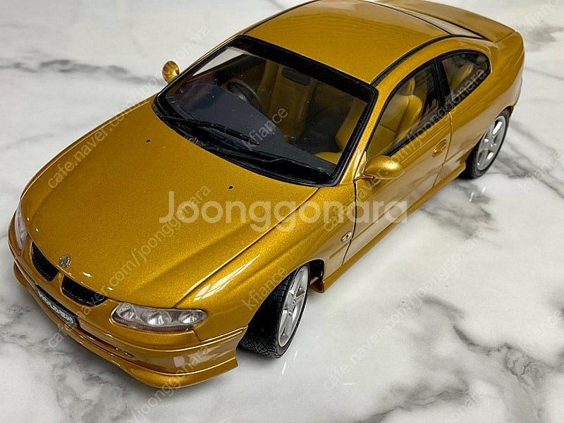 오토아트 1/18 다이캐스트 홀든 코모도어(holden...--0