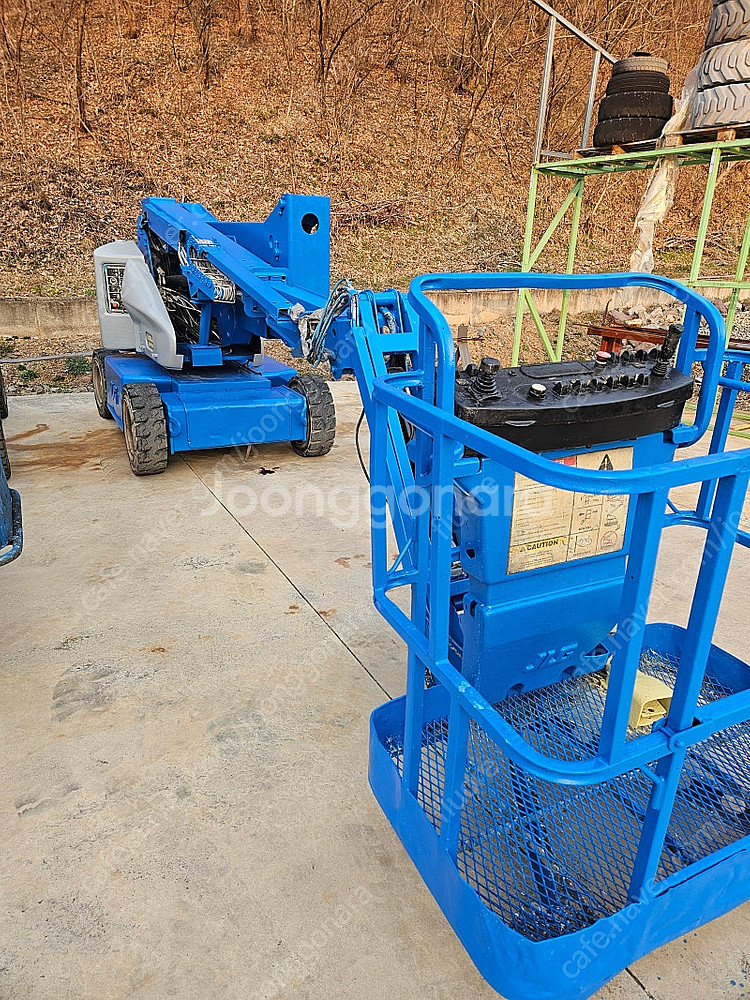 배터리 굴절형 고소작업대 14m JLG E400--1