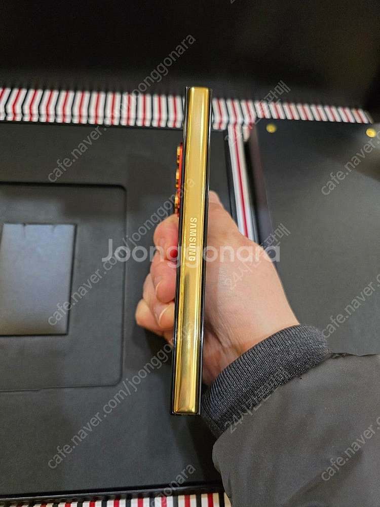 갤럭시Z폴드5톰브라운에디션512gb 국내판풀세트단순개봉...--9