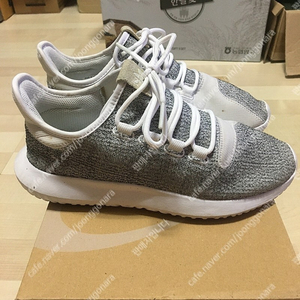 아디다스 오리지널스 튜블라 쉐도우 운동화 아디다스 런닝화 TUBULAR SHADOW 250size 판매합니다