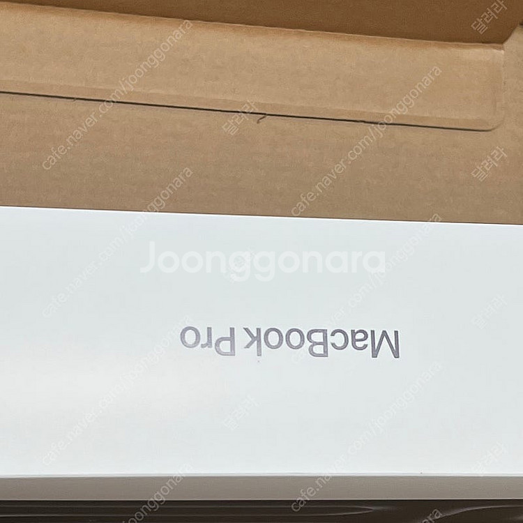 맥북 프로 M4 10코어 16GB 512GB 팝니다--1