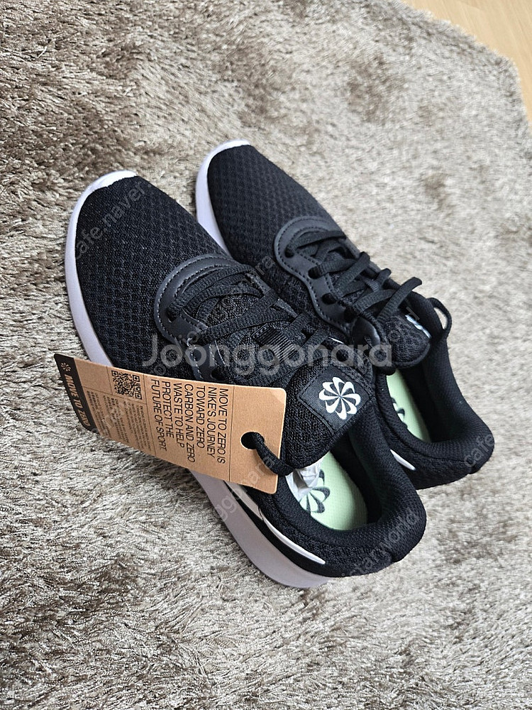 나이키 런닝화 탄준 245사이즈 새제품 판매합니다.--0