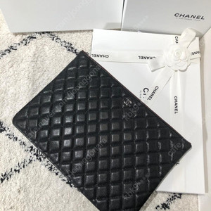 샤넬 클래식 클러치 라지 거의 새상품 판매합니다!