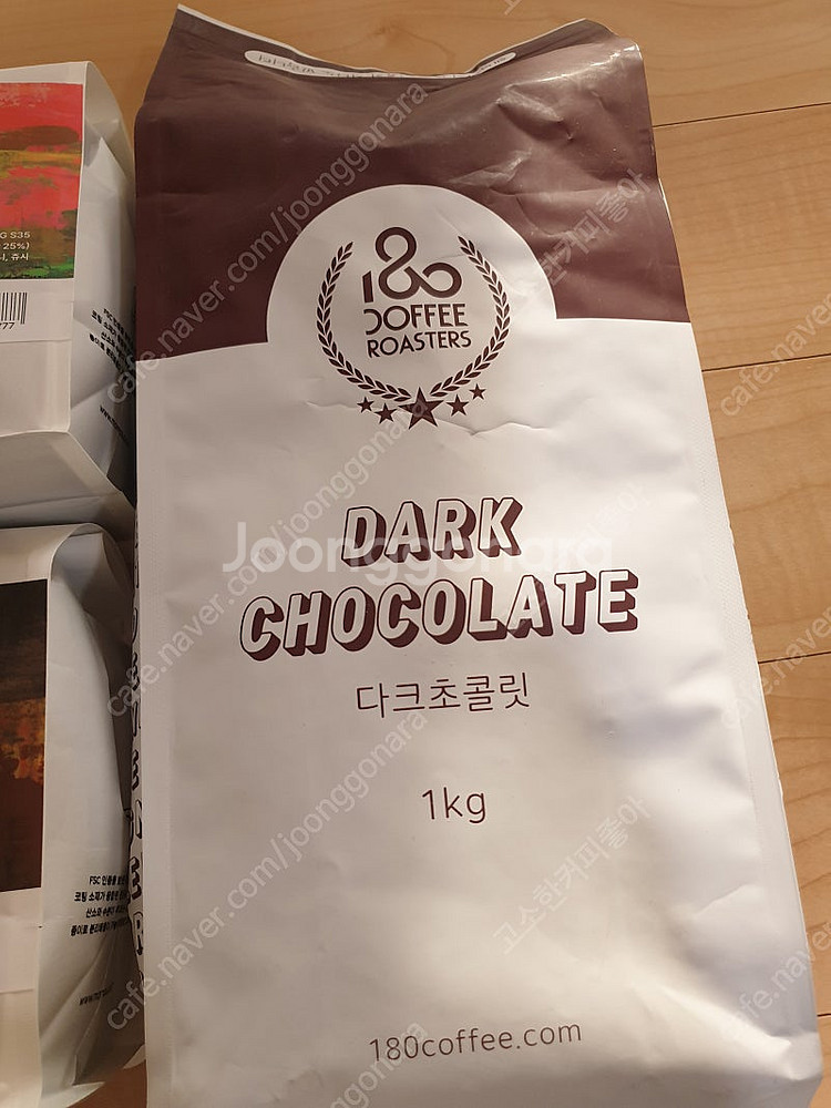 모모스커피 에스쇼콜라 프루티봉봉 180로스터스 다크초콜릿 팝니다--3