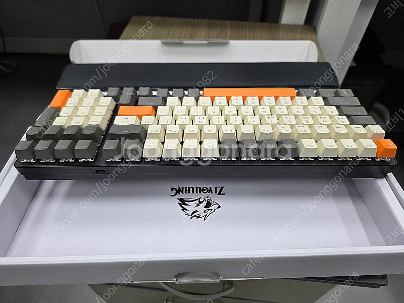 기계식 키보드 + 팜레스트--2