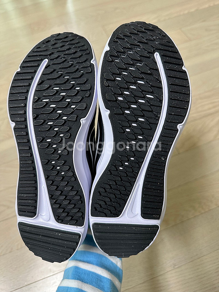 나이키 키즈 운동화 코스믹러너 215사이즈 (210-215)--1