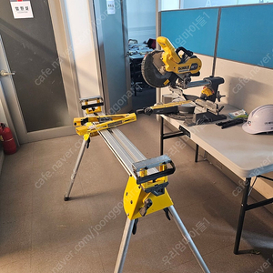 디월트 DSC727N 충전 슬라이딩기 /전용 다릿발