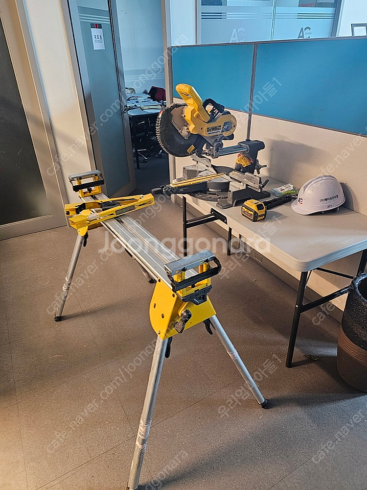 디월트 DSC727N 충전 슬라이딩기 /전용 다릿발--1