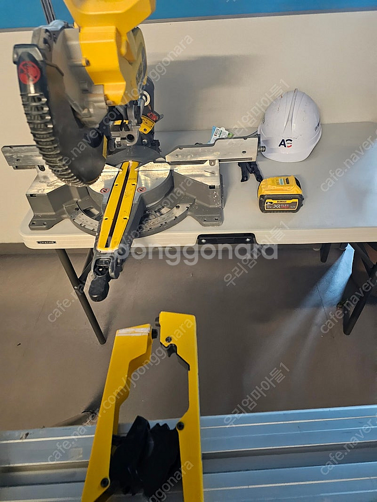 디월트 DSC727N 충전 슬라이딩기 /전용 다릿발--2