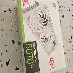 컬러풀 RTX 5070TI ULTRA WHITE OC 5070 TI울트라 화이트 미개봉