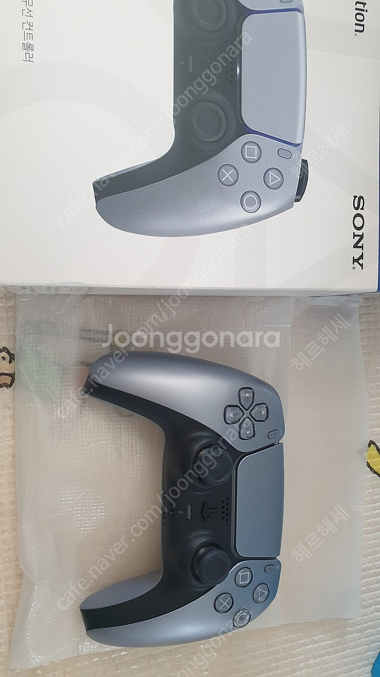 PS5 듀얼센스 스털링 실버 판매합니다.--0