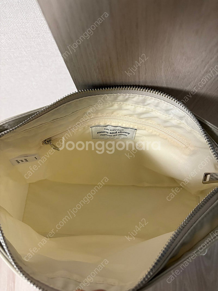 무쿠앤에보니 컴피백 웜그레이 색상--3