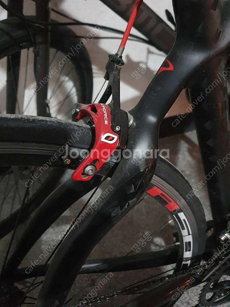 피나렐로 FP 콰트로 로드 자전거--1