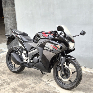 2017년식 cbr125 블랙 판매합니다.