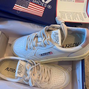 오트리 메달리스트 화이트 핑크 이미지