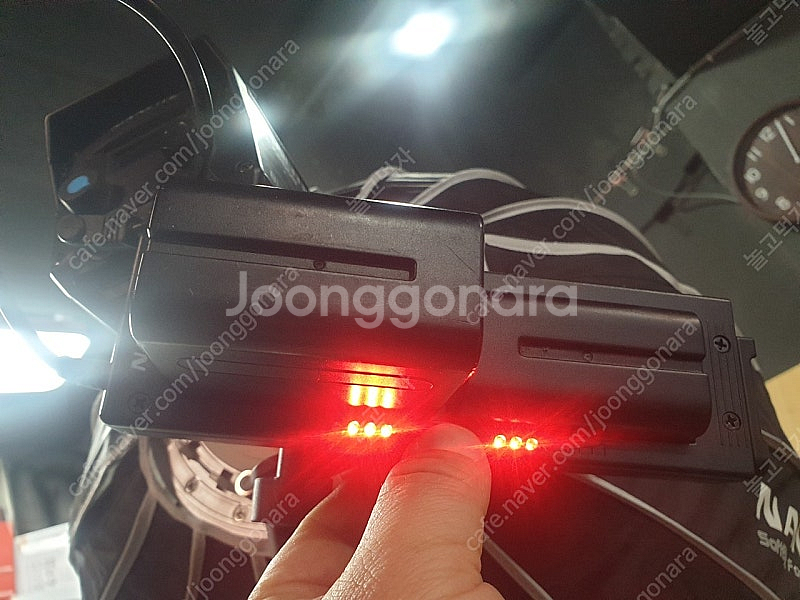 난라이틔 60b 2세트 휴대배터리팩 + 소프트박스 팝니...--7