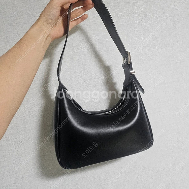 무신사스탠다드 아치 호보백 블랙--1