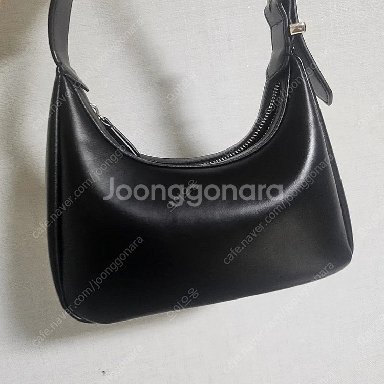 무신사스탠다드 아치 호보백 블랙--2