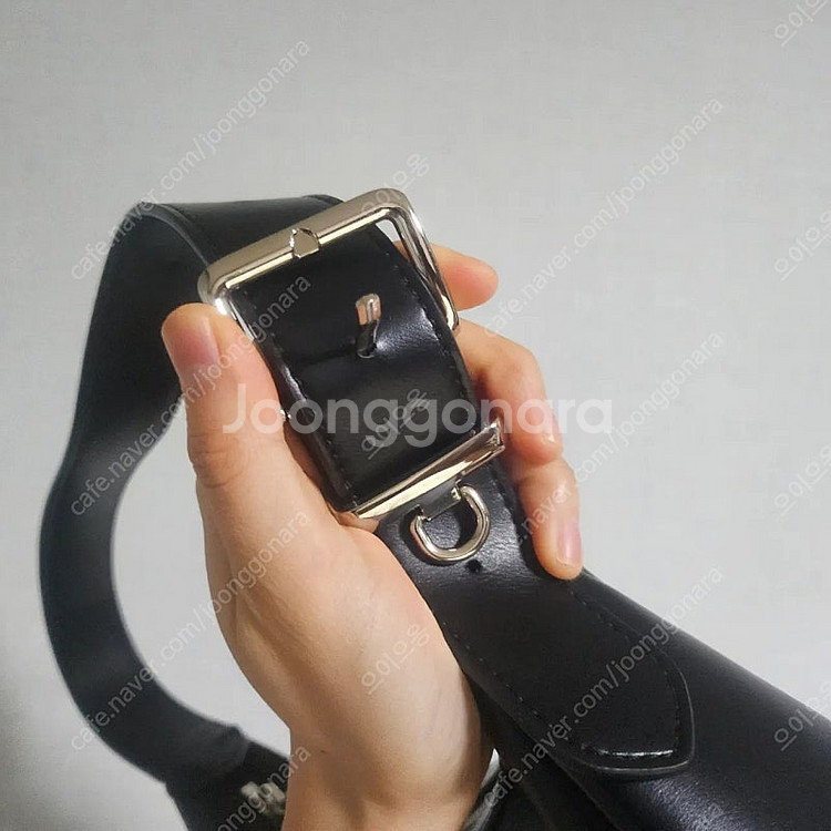 무신사스탠다드 아치 호보백 블랙--4