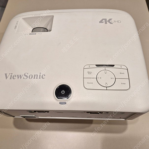 뷰소닉 px747 4K + 120인치 스크린