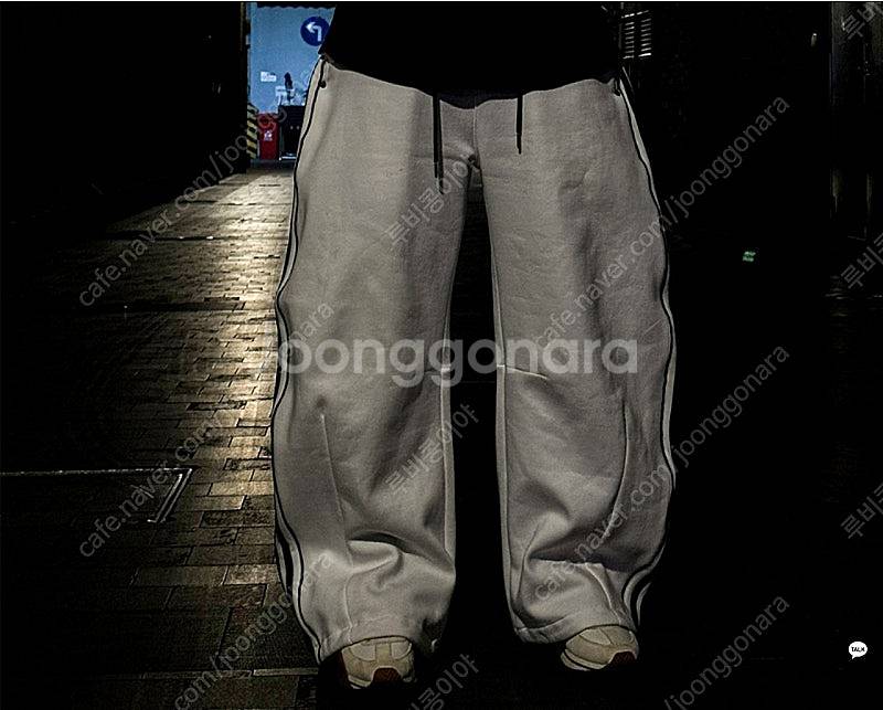 리벳 트랙 라인 커브드 스웻 팬츠 30~34--5