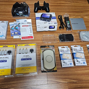 PSP GO 박스셋 + 주변기기 일괄