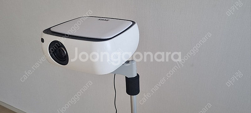 제우스 빔프로젝터 로보고 거치대 세트로 팝니다.--1