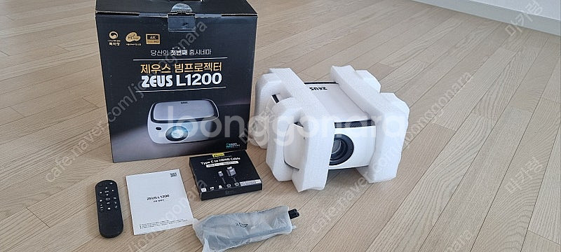 제우스 빔프로젝터 로보고 거치대 세트로 팝니다.--7